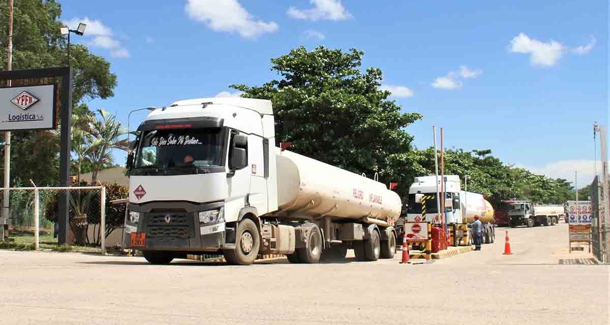 ARCE PROMULGA LEY 1657, CORTA Y EXCEPCIONAL, QUE PERMITE IMPORTAR COMBUSTIBLES
