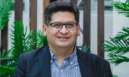 EXMINISTRO MONTENEGRO NIEGA QUE DESPACHO DE ECONOMÍA HAYA SIDO ENTREGADO “VACÍO”