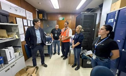 ZAMORA INSPECCIONA VIRU VIRU Y DESTACA OPORTUNIDADES PARA MEJORAR EL SERVICIO AÉREO