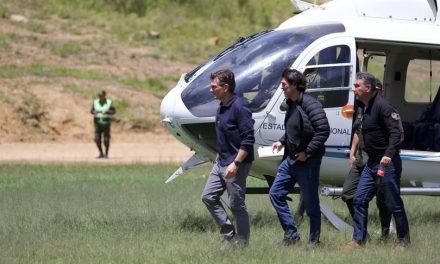 RODRIGO PAZ LLEGA A SAMAIPATA Y ANUNCIA AYUDA INTERNACIONAL PARA ACHIRA