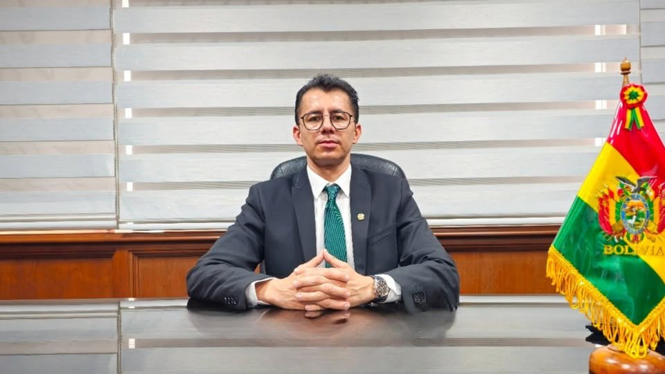 MINISTRO DE JUSTICIA RECHAZA CUALQUIER INTENTO DE APARTARLO DEL CARGO