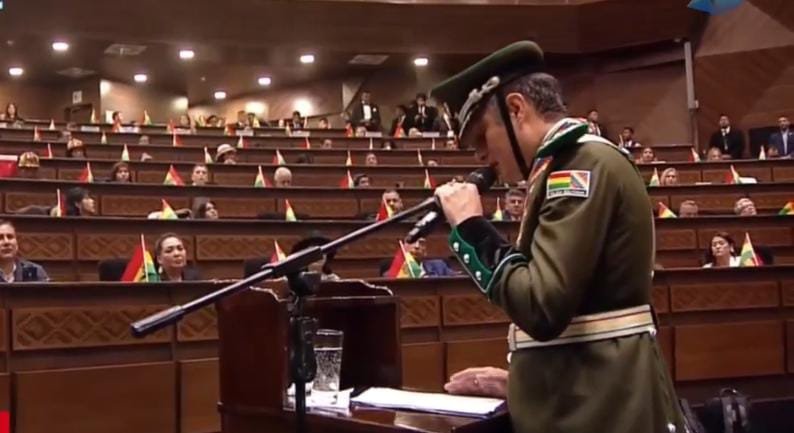 “MI UNIFORME SE LLAMA BOLIVIA”: EL COMPROMISO DEL VICEPRESIDENTE