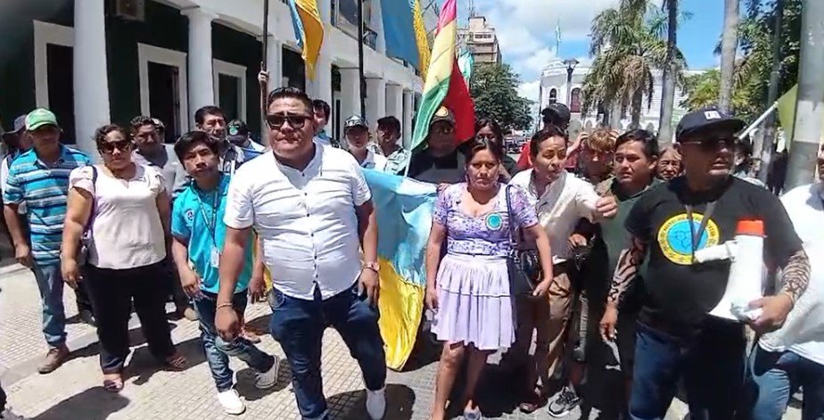 PROTESTA EN PLAZA 24 DE SEPTIEMBRE RESPALDA A LARA Y CUESTIONA DESTITUCIÓN DE EXMINISTRO