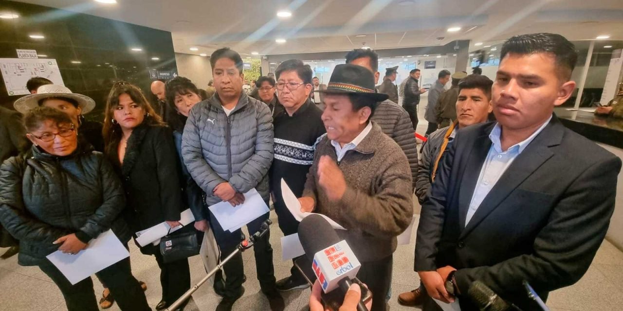 PARLAMENTARIOS AFINES A LARA DENUNCIAN “GOLPE A LA VICEPRESIDENCIA”