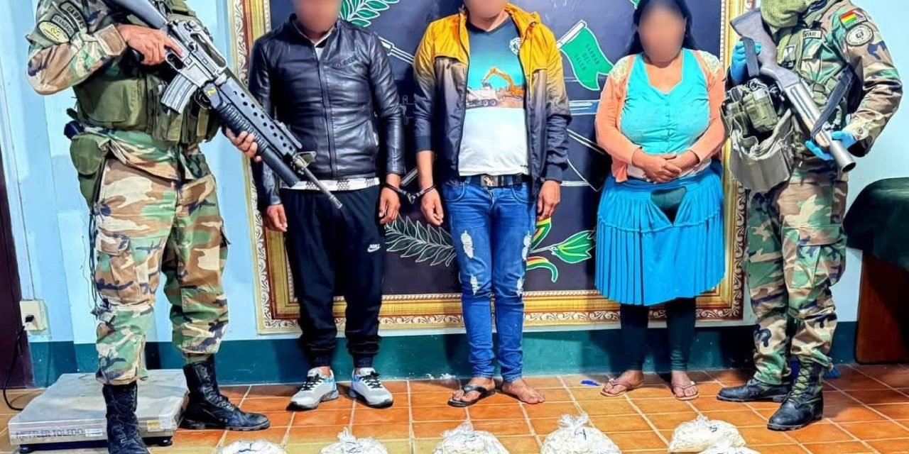 UMOPAR INTERCEPTA VEHÍCULO CON 25 BOLSAS DE PASTA BASE EN CHAPARE