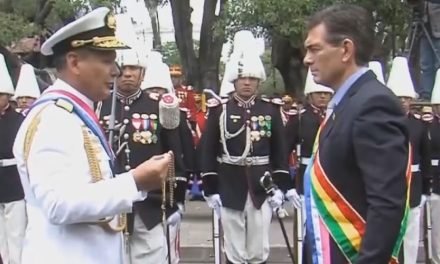 RODRIGO PAZ ES NOMBRADO CAPITÁN GENERAL DE LAS FFAA Y LLAMA A PROTEGER LAS FRONTERAS