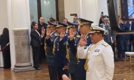 RODRIGO PAZ POSESIONA AL NUEVO ALTO MANDO MILITAR Y ANUNCIA RENOVACIÓN DE LAS FFAA