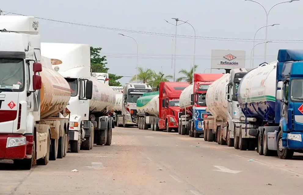 PAZ DENUNCIA ROBO DE COMBUSTIBLES DURANTE EL MAS Y ANUNCIA CASTIGOS