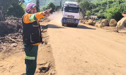ABC ABRE PASO PROVISIONAL A SAMAIPATA, PERO TRÁFICO SIGUE CORTADO POR ROTURA DE OLEODUCTO