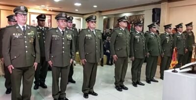 POSESIONAN A NUEVAS AUTORIDADES DE LA POLICÍA EN ACTO OFICIAL EN LA PAZ