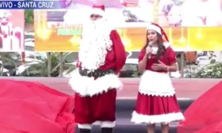 LARA, VESTIDO DE PAPÁ NOEL, ENTREGA JUGUETES EN SANTA CRUZ