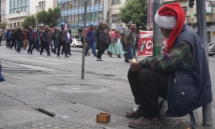 COB MANTIENE MOVILIZACIONES EN NAVIDAD Y BLOQUEA VÍAS DEL CENTRO DE LA PAZ