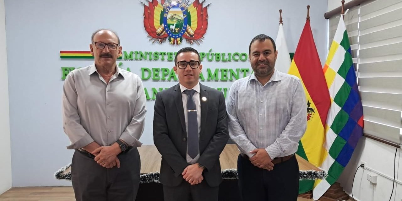 SANTA CRUZ: FISCALÍA Y PROCURADURÍA COORDINAN ESFUERZOS PARA FORTALECER DEFENSA DEL ESTADO
