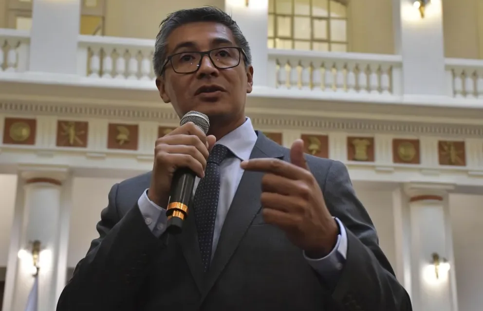 MINISTRO DE ECONOMÍA LLAMA A LA RESPONSABILIDAD DE LA POBLACIÓN ANTE ESPECULACIÓN POR ALZA DE COMBUSTIBLES