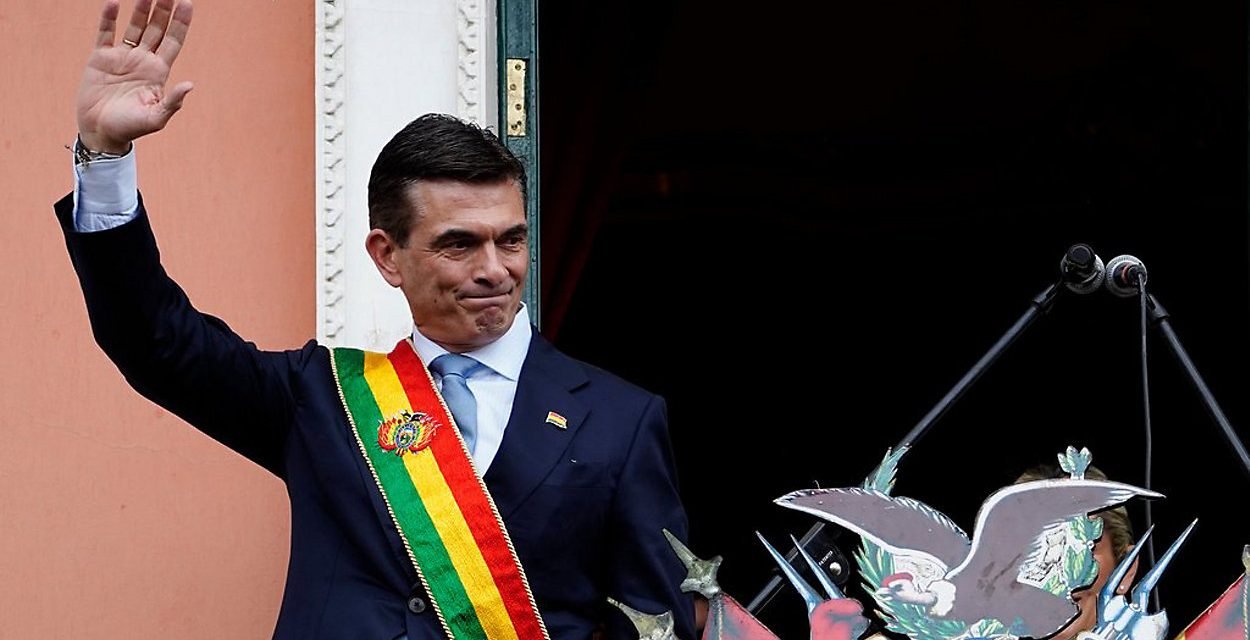 PRESIDENTE PAZ CIERRA SU PRIMER MES CON 65% DE APROBACIÓN