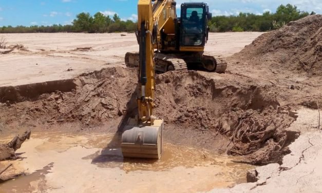 GOBERNACIÓN INICIA OBRAS DE EMERGENCIA EN WARNES PARA PROTEGER A COMUNIDADES DE NUEVAS INUNDACIONES