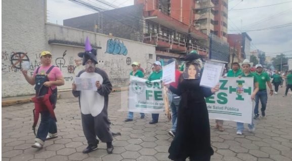 MÉDICOS Y TRABAJADORES VAN AL PARO Y SALEN A LAS CALLES