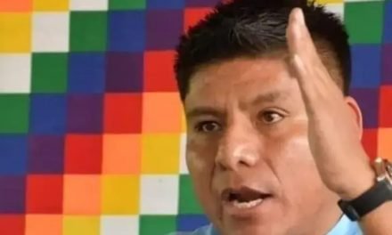 LEONARDO LOZA OFRECE VERSIONES CONTRADICTORIAS SOBRE LA AUSENCIA DE EVO